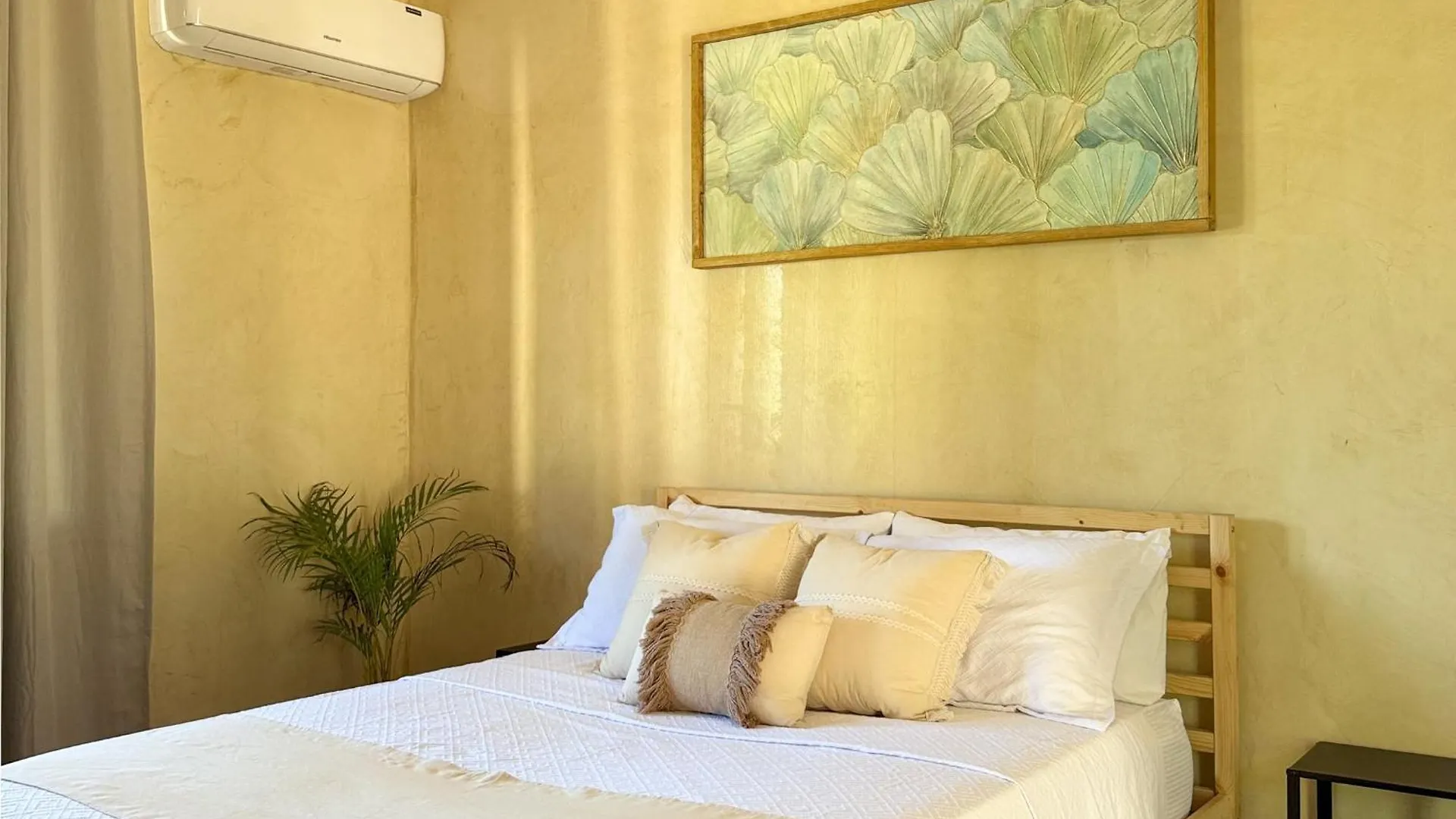 Spacious Ac Room At La Playita - Villavida location